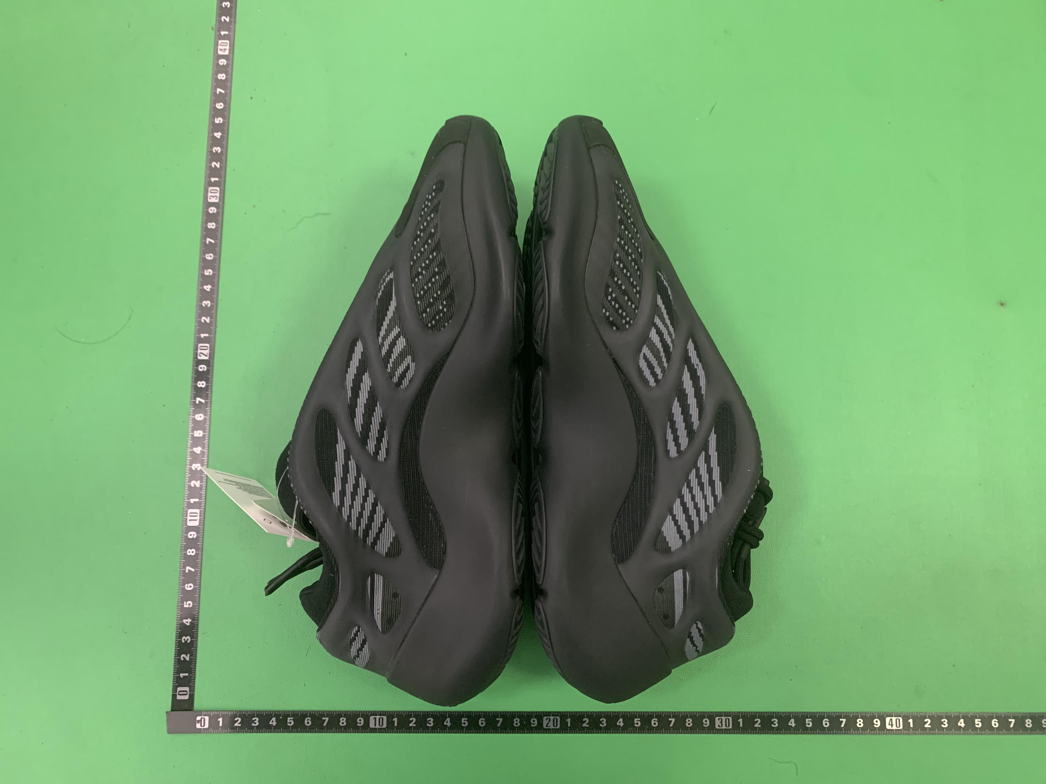 LW Batch Yeezy Boost 700 V3 -4