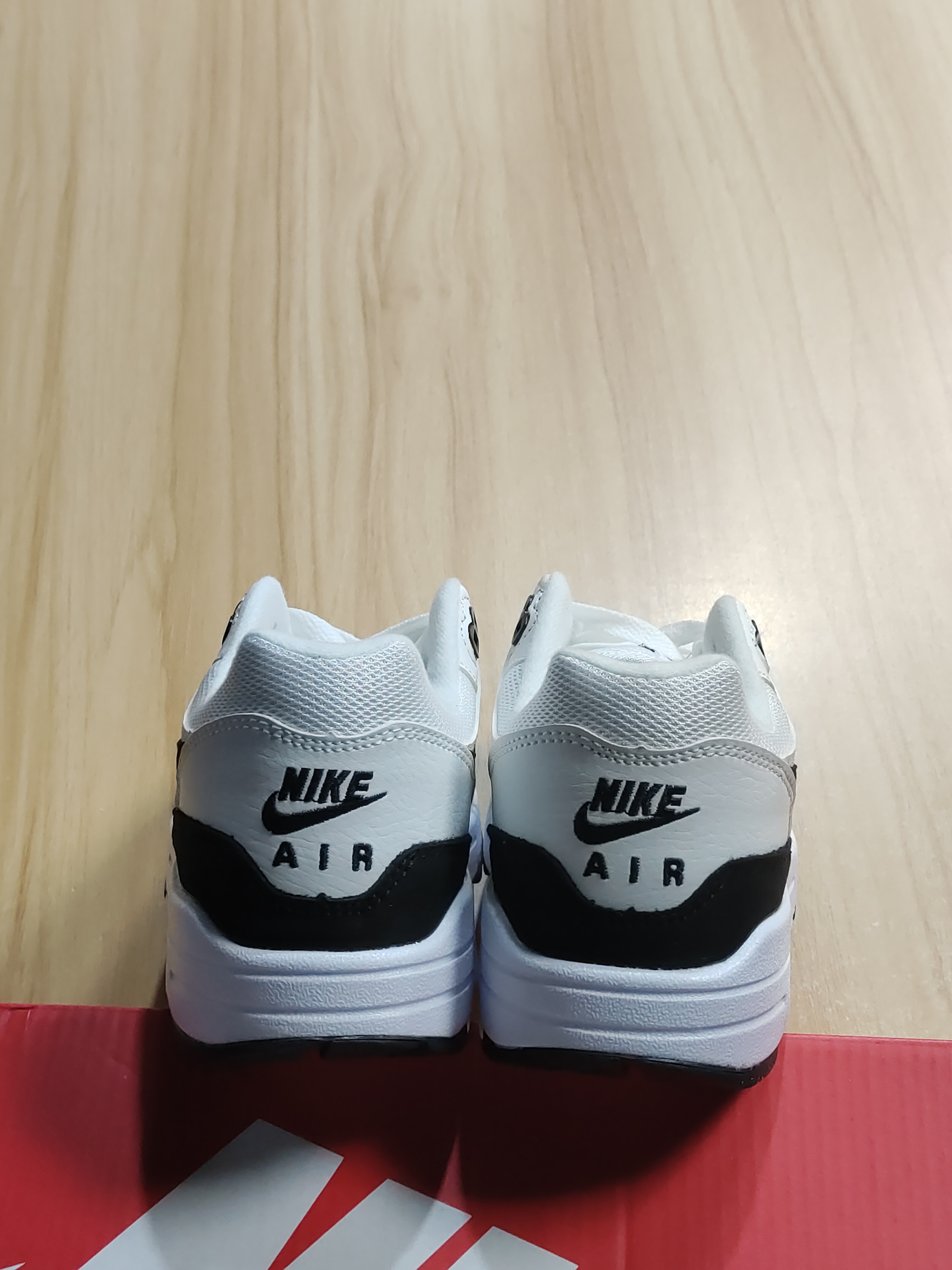 Nike Air Max 1  -8