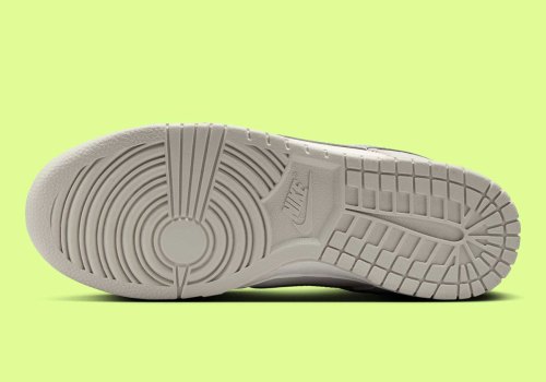 A Silver Swoosh Adds Spark To A Greyed Out Nike Dunk(pic4) A Silver Swoosh Adds Spark To A Greyed Out Nike Dunk(pic4)